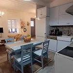 Locrihouse-stylish Comfortable In Vakantiehuis Galaxídhion